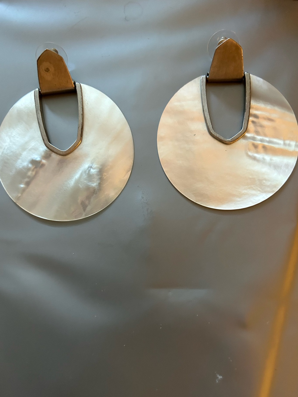 Kendra Scott Pearl White Disc Drop Earrings